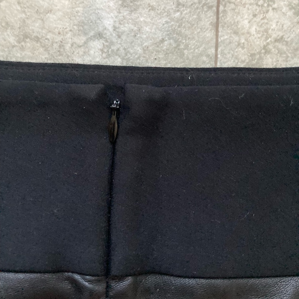 Banana Republic Faux Leather Panel Mini Skirt 10 - Picture 3 of 5